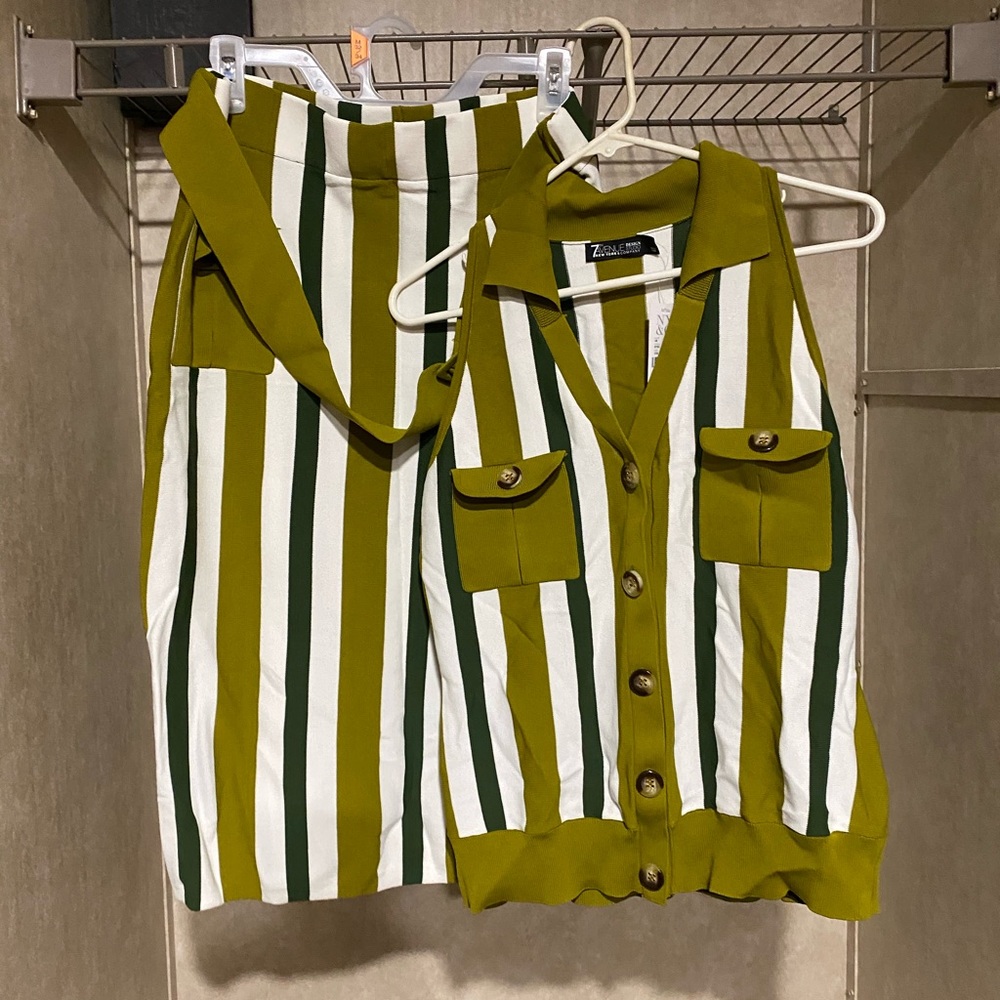New York and Company Eva Mendes Sweater Ensemble🍀